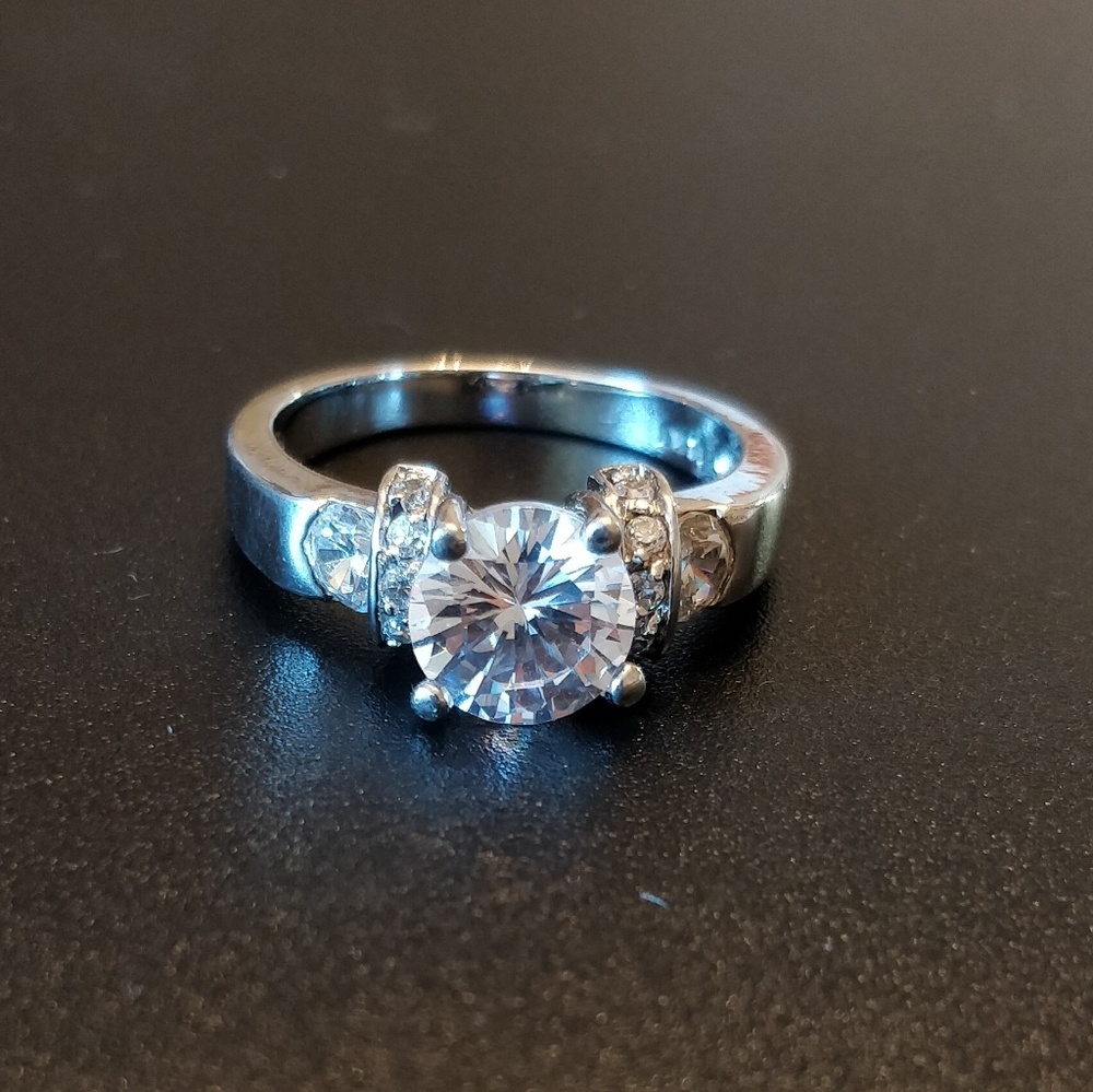 White ring size 8